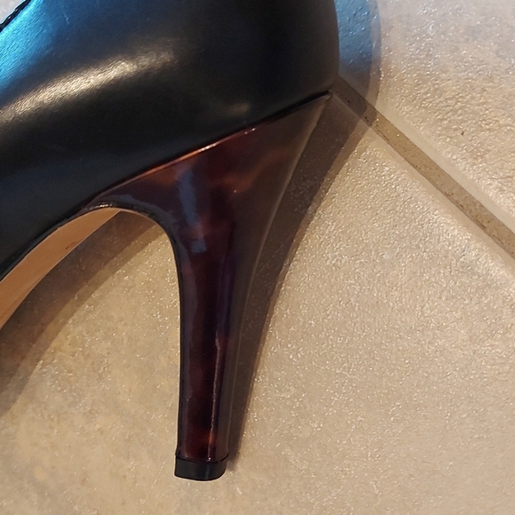 Johnston and Murphy Ladies Platform Pumps - Picture 3 of 5